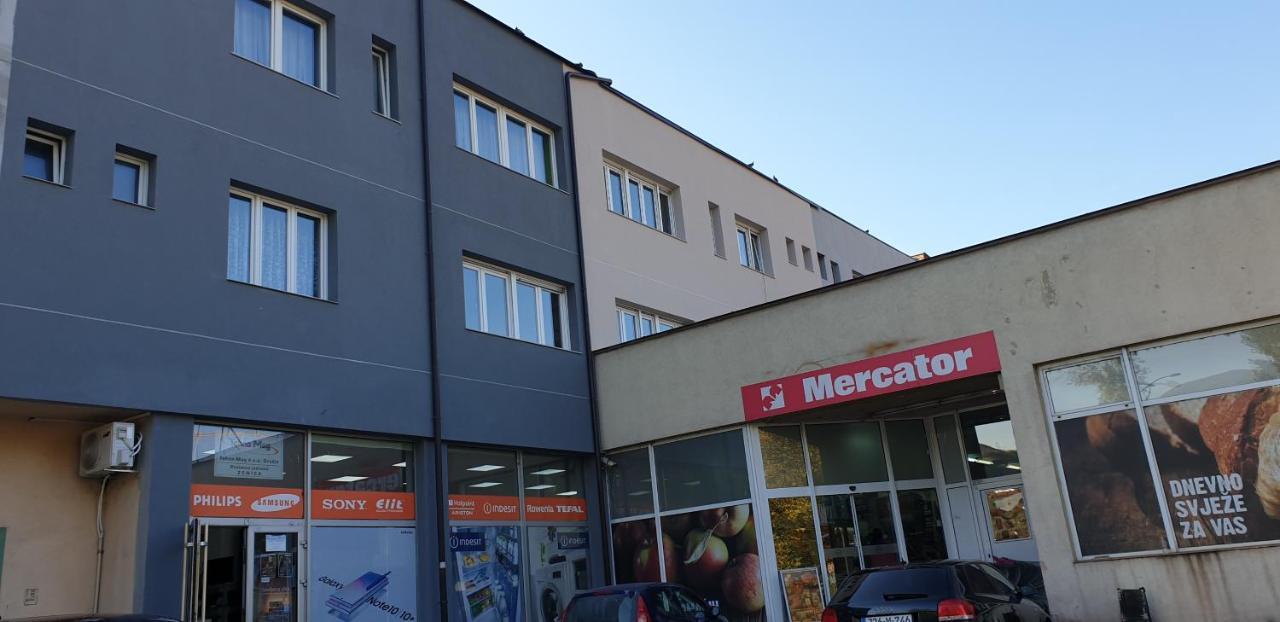 Trosoban Stan U Zenici Apartment Zenica Exterior photo